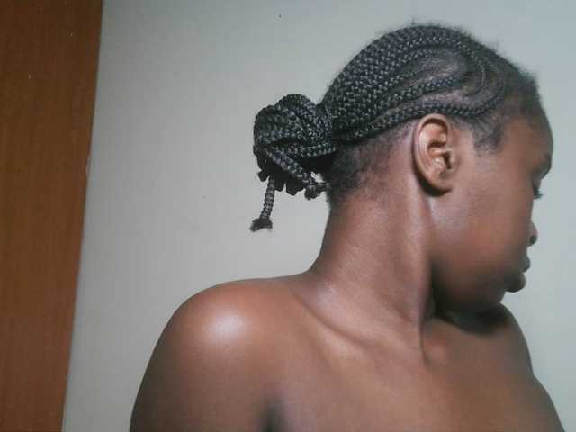 Lunavee-1 live cam on BongaCams
