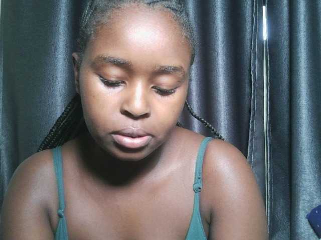 Lunavee-1 live cam on BongaCams