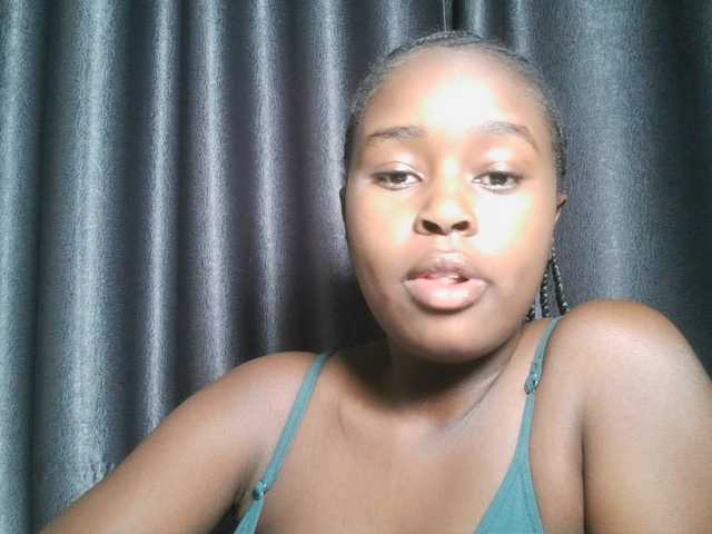 Lunavee-1 live cam on BongaCams