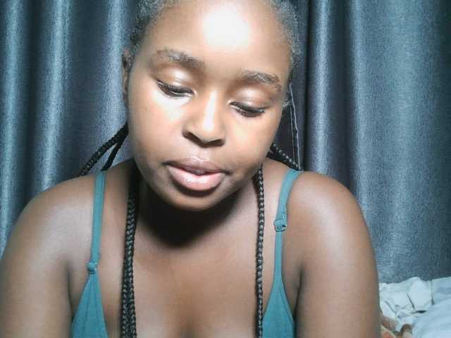 Lunavee-1 live cam on BongaCams