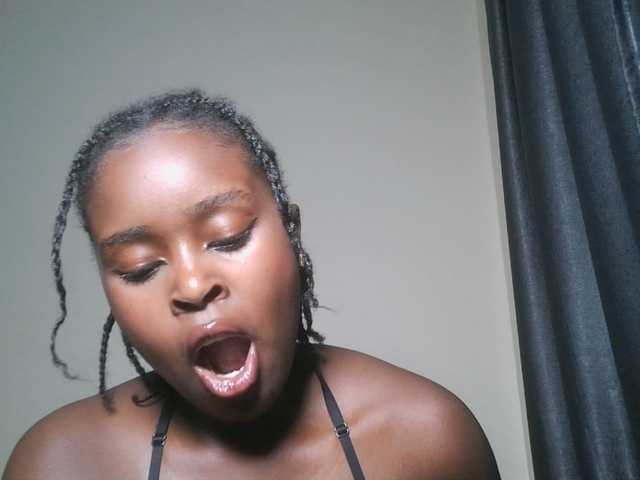 SpiceyNelly1 live cam on BongaCams