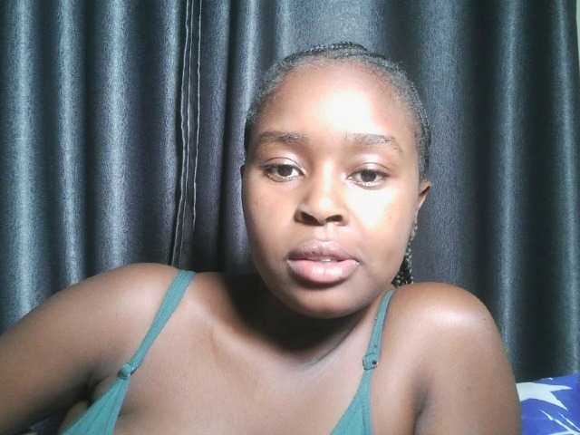 Lunavee-1 live cam on BongaCams