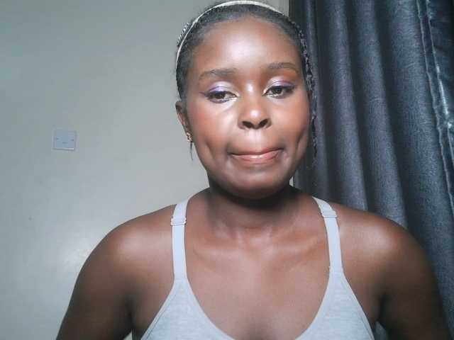 SpiceyNelly1 live cam on BongaCams