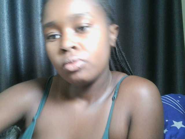 Lunavee-1 live cam on BongaCams