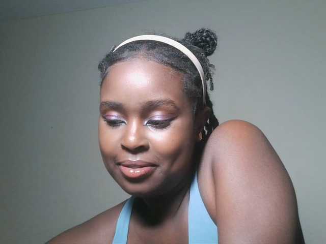SpiceyNelly1 live cam on BongaCams
