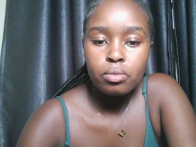 Lunavee-1 live cam on BongaCams