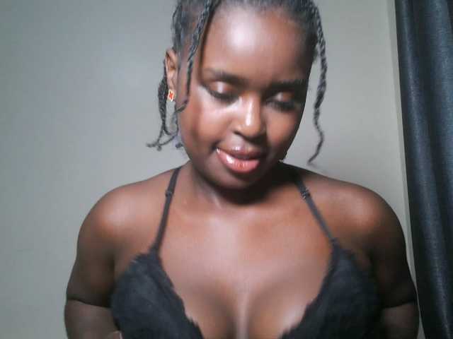 SpiceyNelly1 live cam on BongaCams