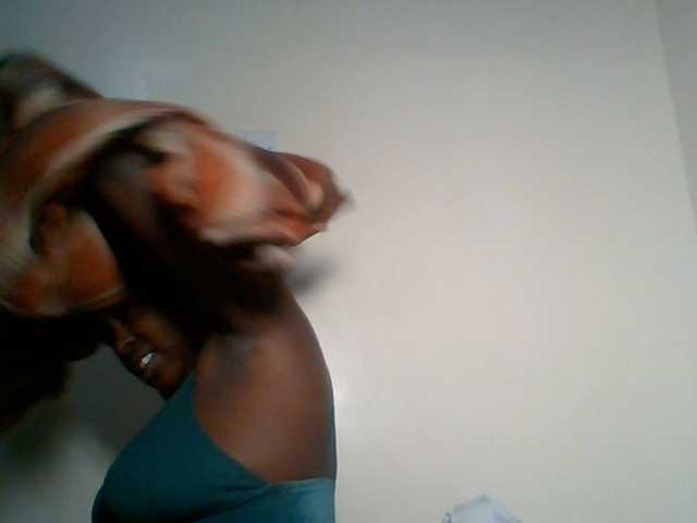 Lunavee-1 live cam on BongaCams