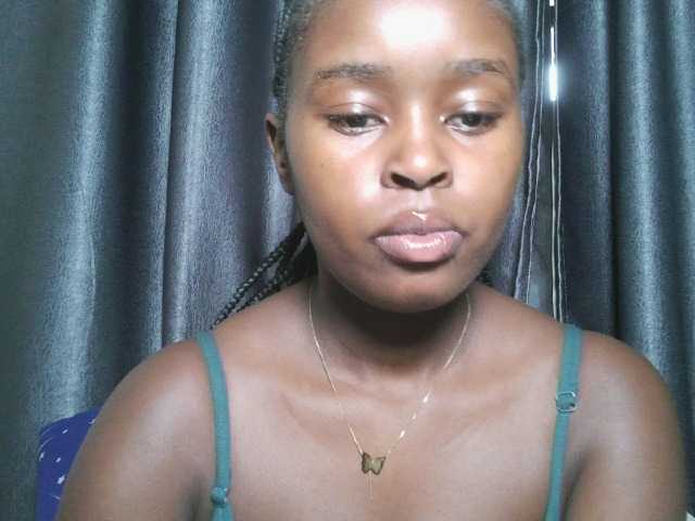 Lunavee-1 live cam on BongaCams