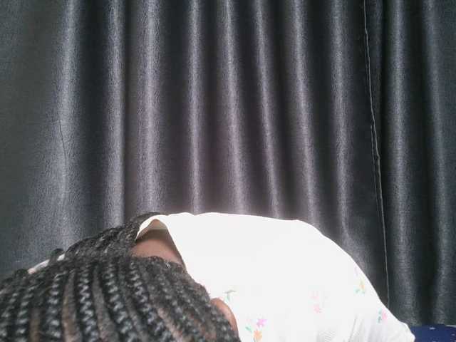 Lunavee-1 live cam on BongaCams