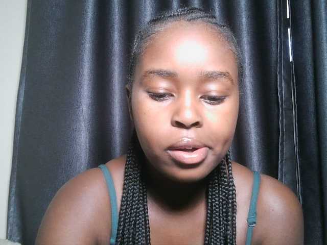 Lunavee-1 live cam on BongaCams