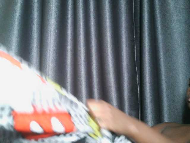 Lunavee-1 live cam on BongaCams