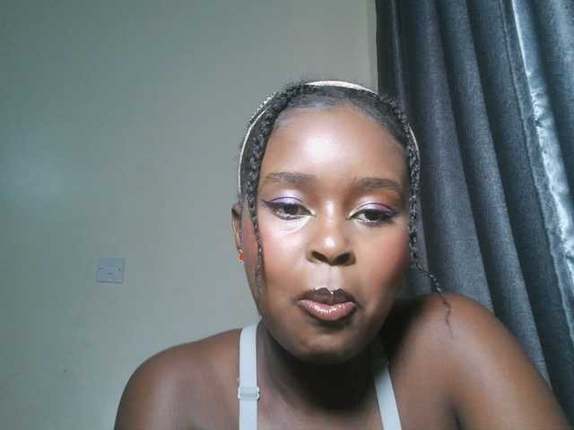 SpiceyNelly1 live cam on BongaCams