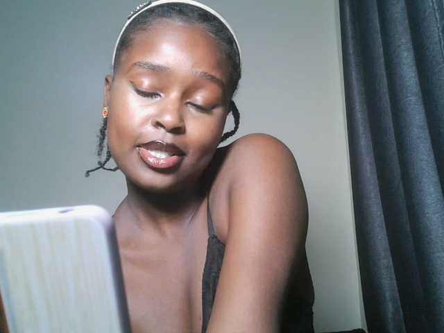 SpiceyNelly1 live cam on BongaCams