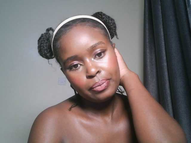 SpiceyNelly1 live cam on BongaCams