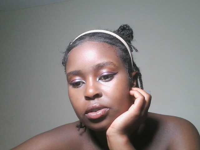 SpiceyNelly1 live cam on BongaCams