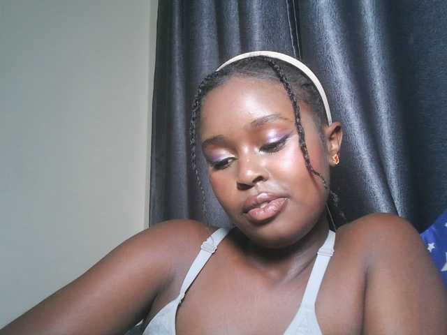 SpiceyNelly1 live cam on BongaCams
