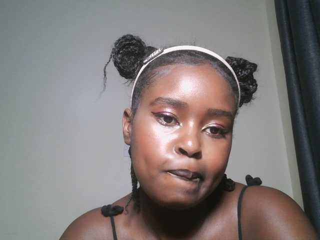 SpiceyNelly1 live cam on BongaCams
