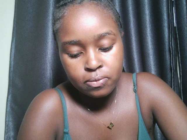 Lunavee-1 live cam on BongaCams