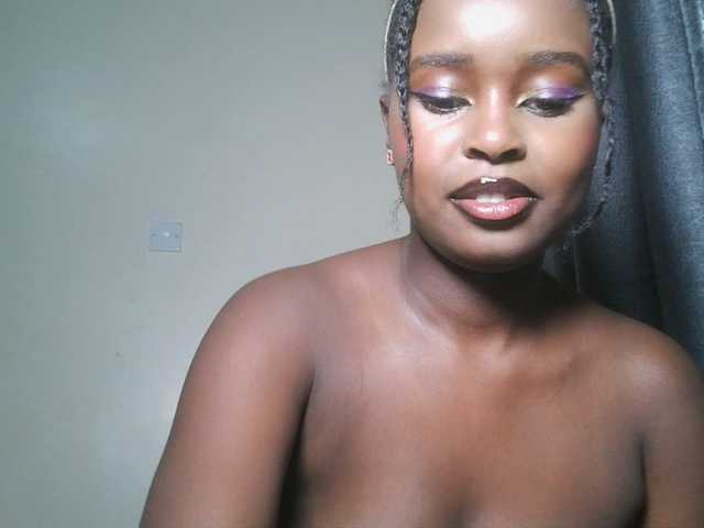 SpiceyNelly1 live cam on BongaCams