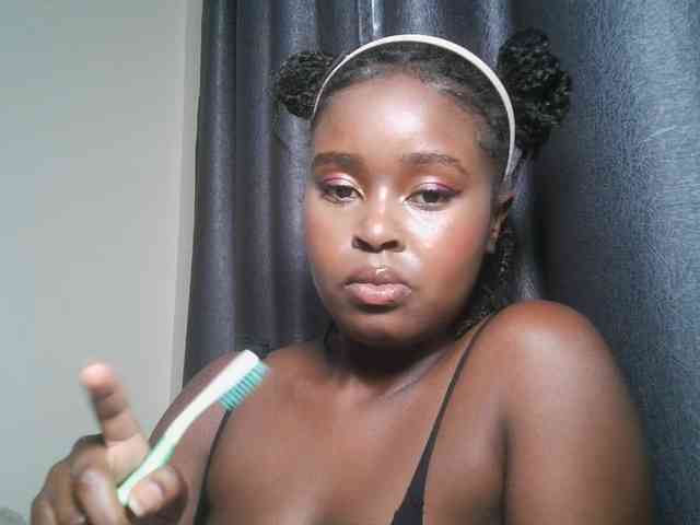Spiceynelly webcam