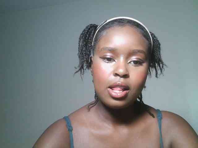 Spiceynelly webcam