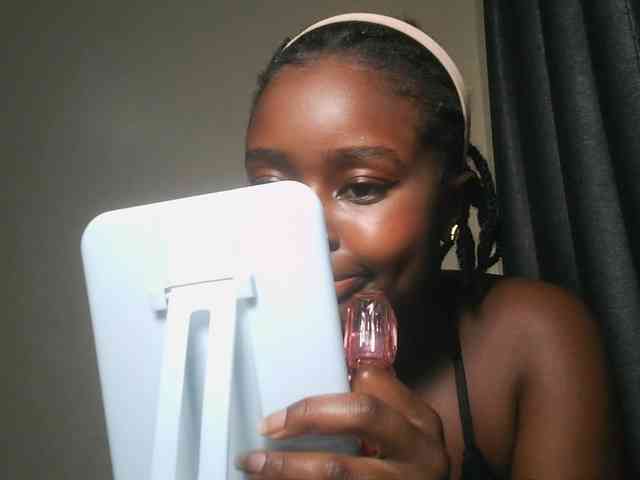 Spiceynelly webcam