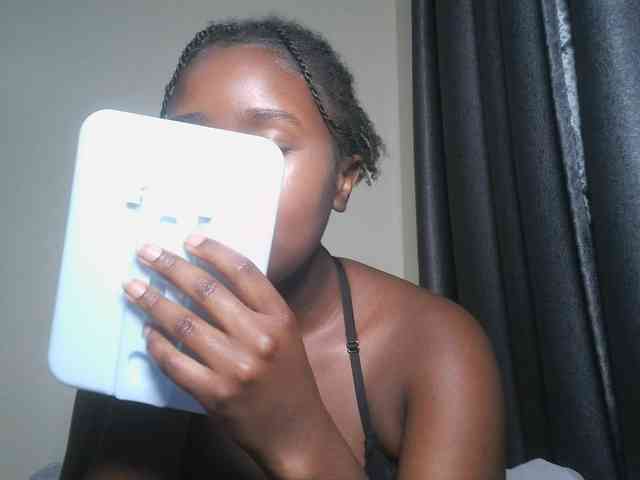 Spiceynelly webcam