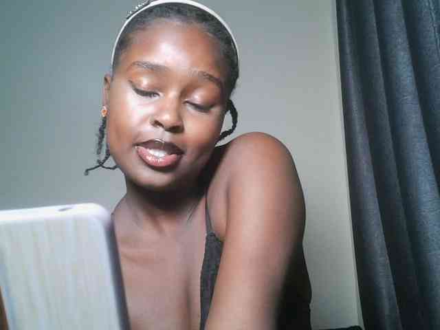 Spiceynelly webcam