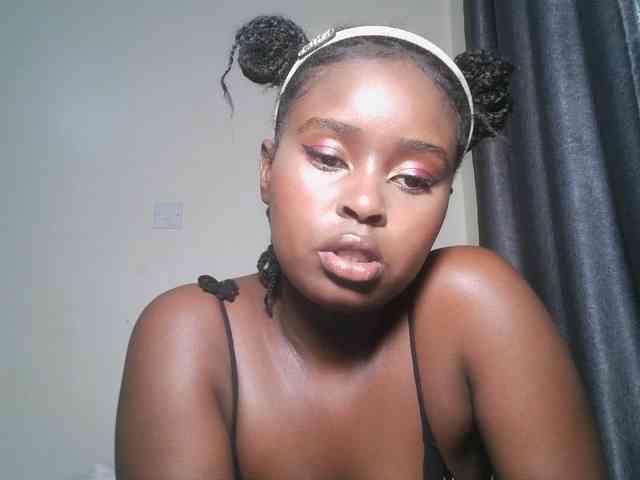 Spiceynelly webcam