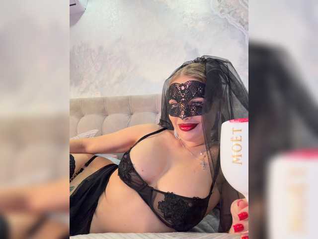 OFELI live cam on BongaCams