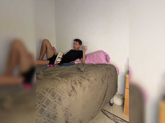 LittleMrHeroo22 live cam on BongaCams