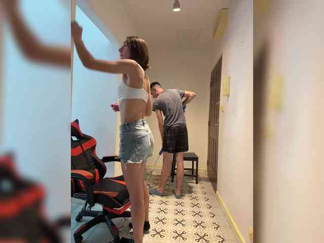 LittleMrHeroo22 webcam