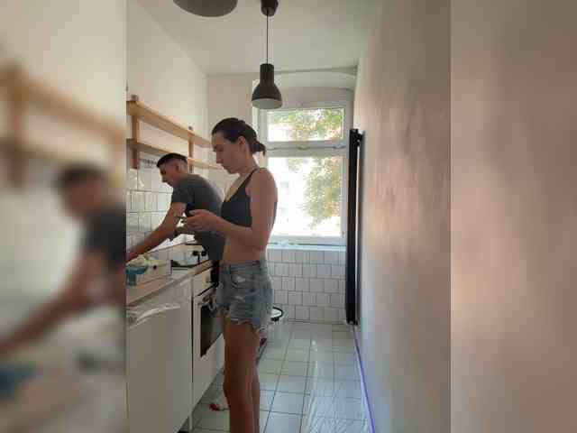 LittleMrHeroo22 webcam