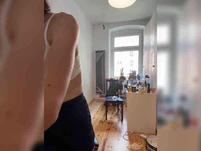 LittleMrHeroo22 webcam