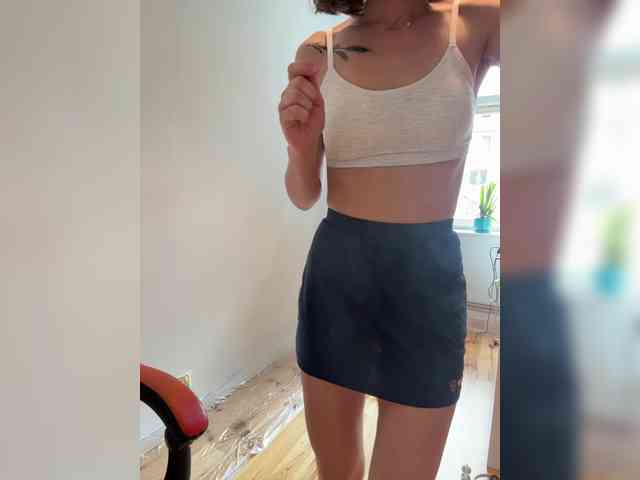 LittleMrHeroo22 webcam
