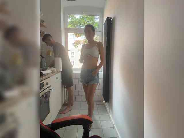 LittleMrHeroo22 webcam