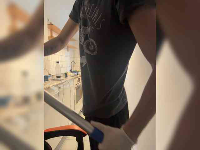LittleMrHeroo22 webcam