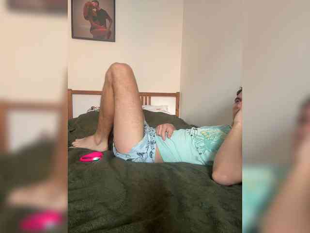 LittleMrHeroo22 webcam