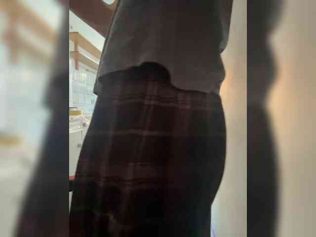 LittleMrHeroo22 webcam