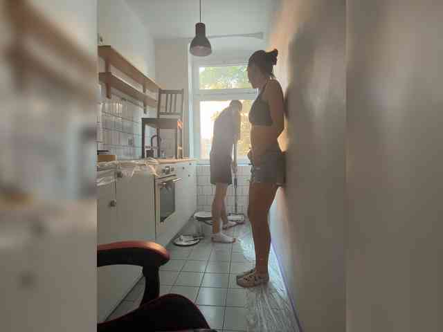 LittleMrHeroo22 webcam