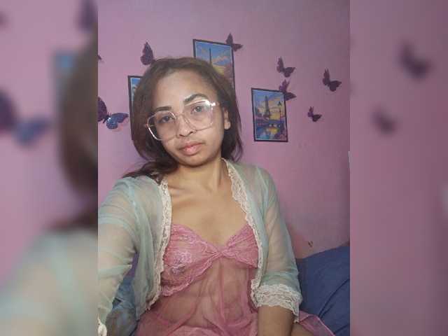 Ashlii live cam preview