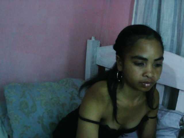 le modèle Ashlii est en webcam porno dans un show sur le site bongacams, il possède les tags suivants: Ebony,Brunette,Shaved