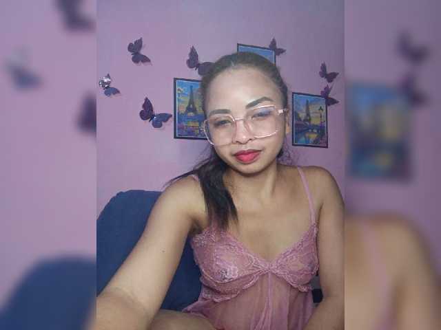 Ashlii live cam on BongaCams