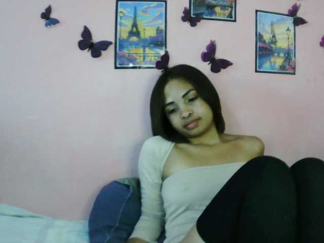 Ashlii live cam preview