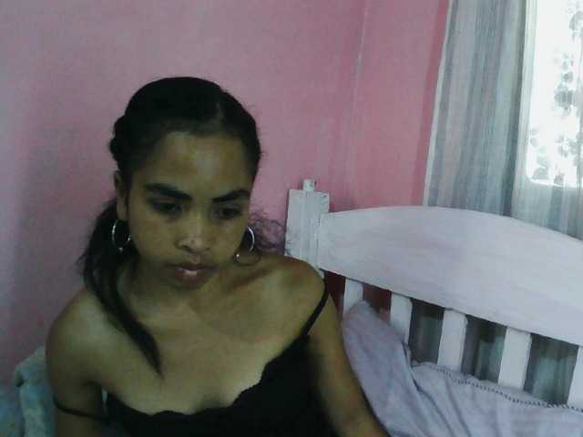 le modèle Ashlii est en webcam porno dans un show sur le site bongacams, il possède les tags suivants: Ebony,Brunette,Shaved