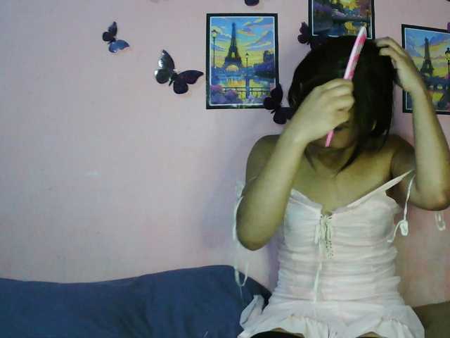 Ashlii live cam preview