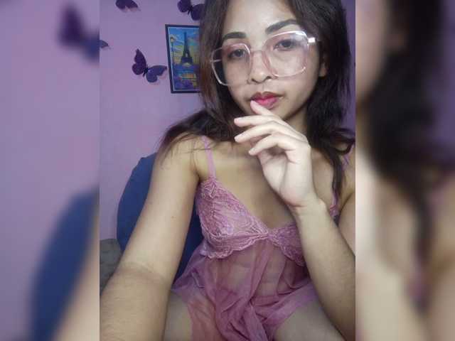 Ashlii live cam on BongaCams