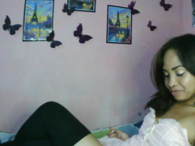 Ashlii — live female cam