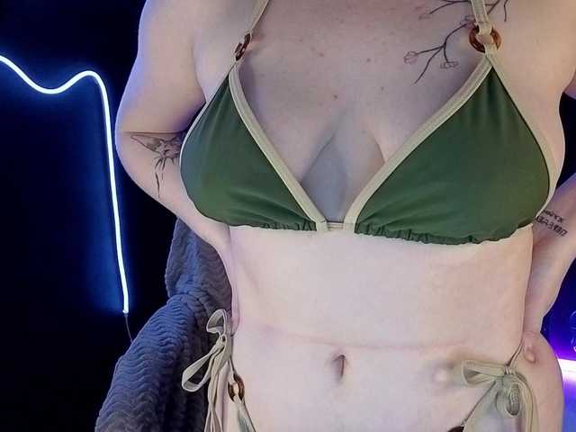 KissShine live cam on BongaCams